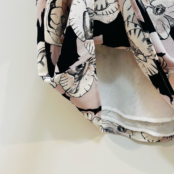 C&E Floral Sleeveless Blouse Size M - Picture 4 of 9